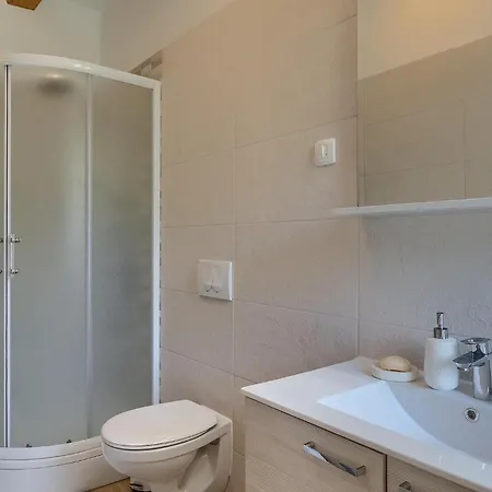 펜션 Lukata Drivenik