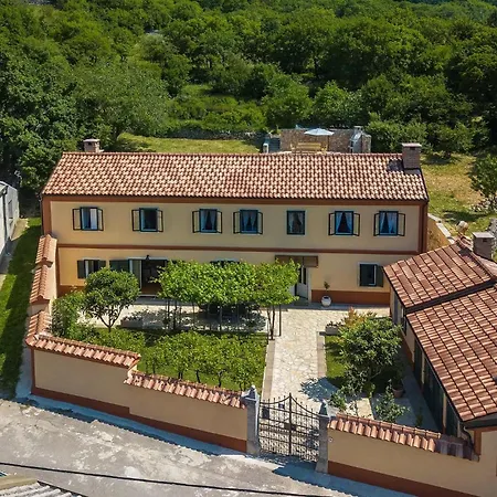 펜션 Lukata Drivenik